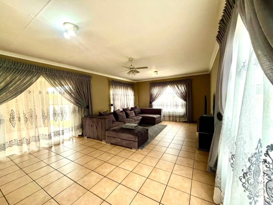 To Let 4 Bedroom Property for Rent in Cashan North West